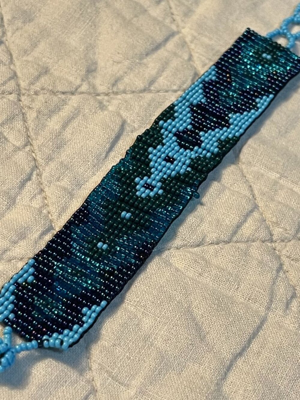 NWOT Handmade Southwestern Style Shades of Blue/Green Geometric Arrow Bracelet